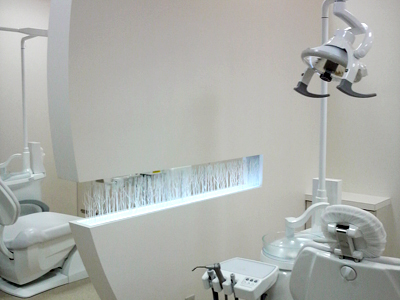 写真：矯正歯科医院診療室パーテーション